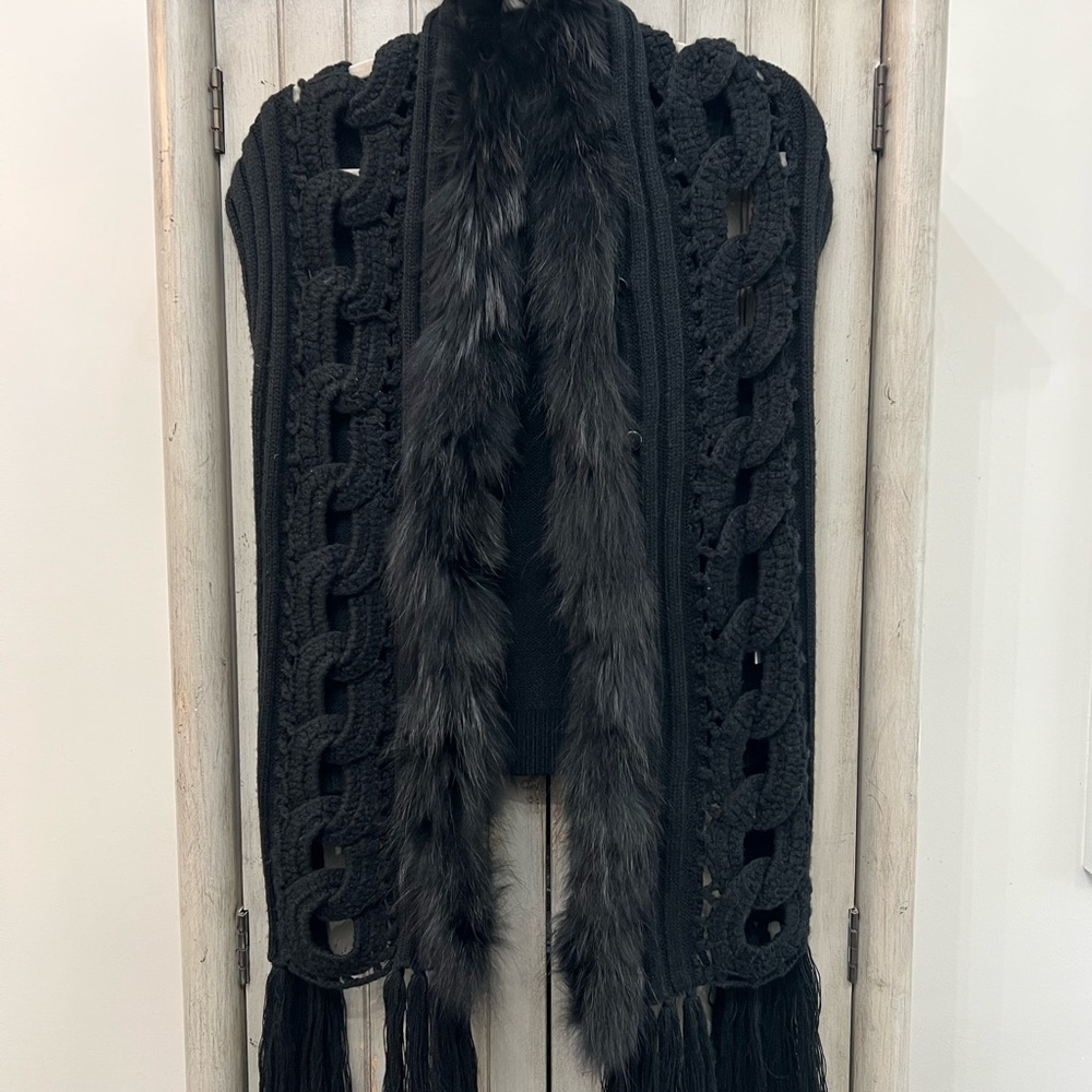 Cable knit sweater vest with detachable fur trim